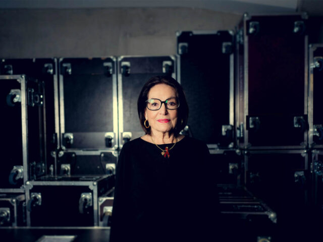 Nana Mouskouri - Figure 1