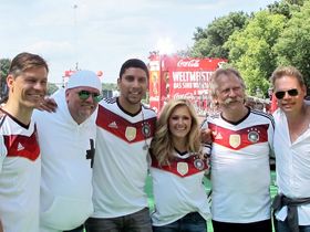 Helene Fischer, DJ Ötzi und die Höhner feiern die DFB-Elf