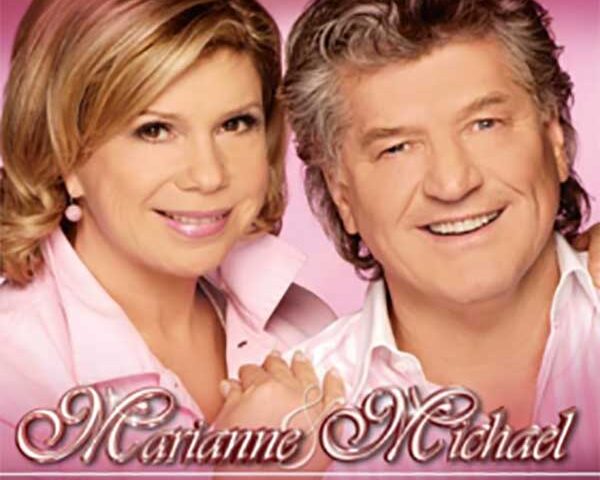 Marianne und Michael planen ihre kirchliche Trauung
