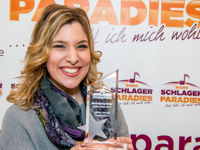 Radio Schlagerparadies übergibt Award für den meistgespielten Schlager 2017 an Laura Wilde