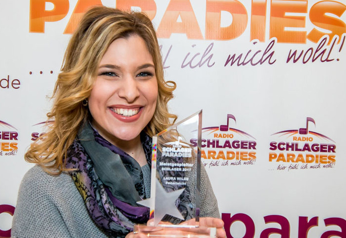Radio Schlagerparadies übergibt Award für den meistgespielten Schlager 2017 an Laura Wilde