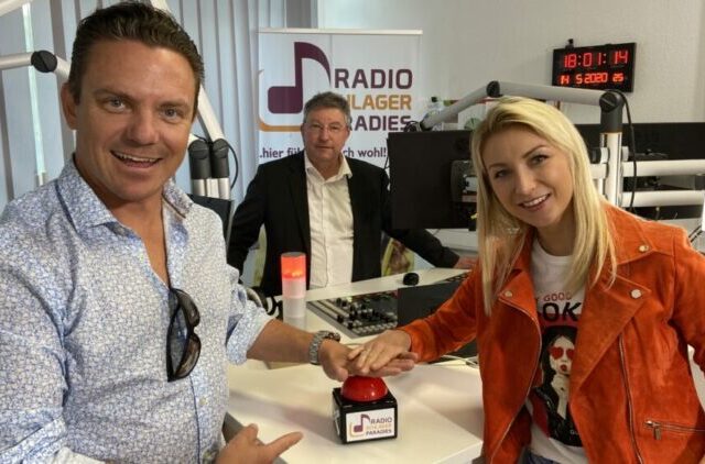 Stefan Mross & Anna-Carina Woitschack weihen UKW-Frequenz von Radio Schlagerparadies ein