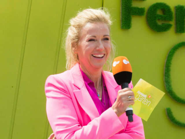 ZDF-Fernsehgarten: “Layla”-Gesänge unterbrechen Andrea Kiewel