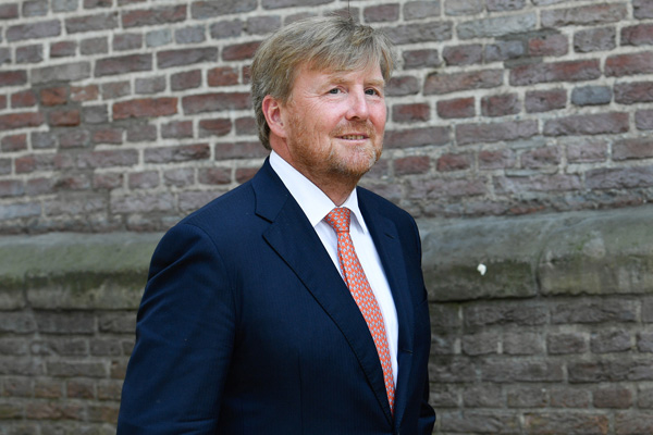König Willem-Alexander: Ertränkt er hier seinen Kummer im Alkohol?