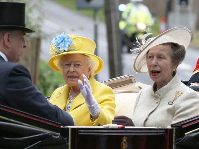 Queen Elisabeth: Warum ihre Tochter Meghan so ablehnt