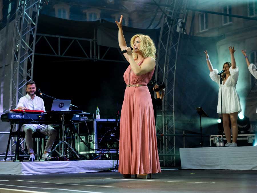 Beatrice Egli beim SWR4 Sommer Open Air in Stuttgart Schlager.de