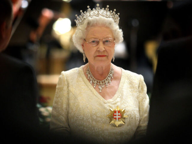 Queen Elizabeth II.: Krankenhaus!