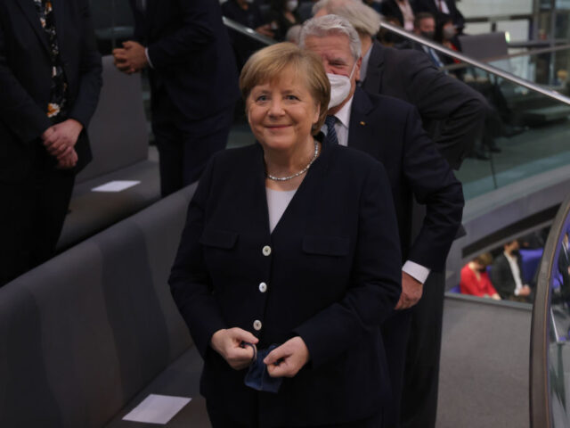 Angela Merkel: Flüchtet sie ins Ausland?