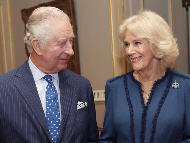 König Charles Trauma: Durch Camilla kann er wieder Berührungen zulassen